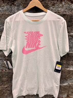 NWT Nike Graphic Logo T Shirt Small Mint Pink Standard Fit Crew Neck Tee